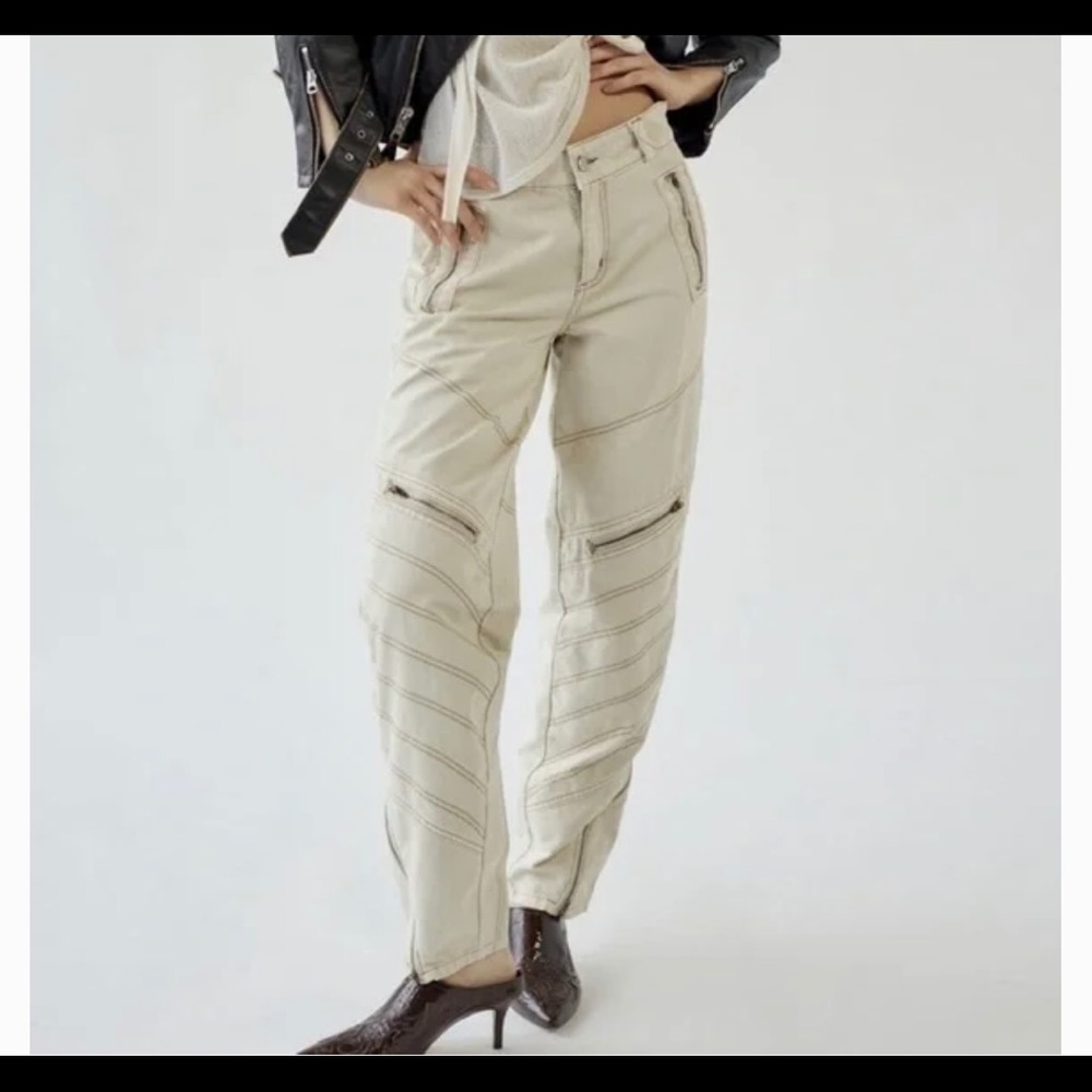 URBAN OUTFITTERS BDG Low Rise  Jean Sz 28